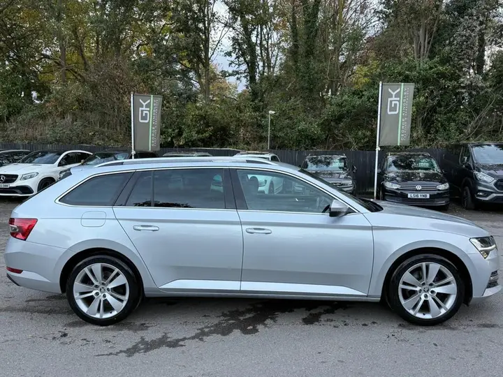 Skoda Superb 2021 photo 5