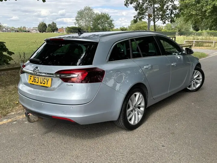 Vauxhall Insignia 2013 photo 3
