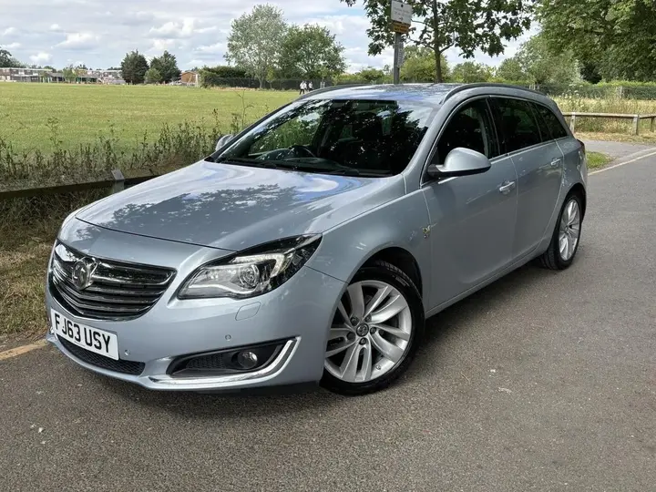 Vauxhall Insignia 2013 photo 2