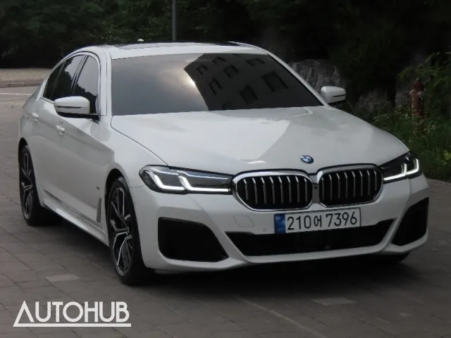 BMW 5 Series 2023 photo 2