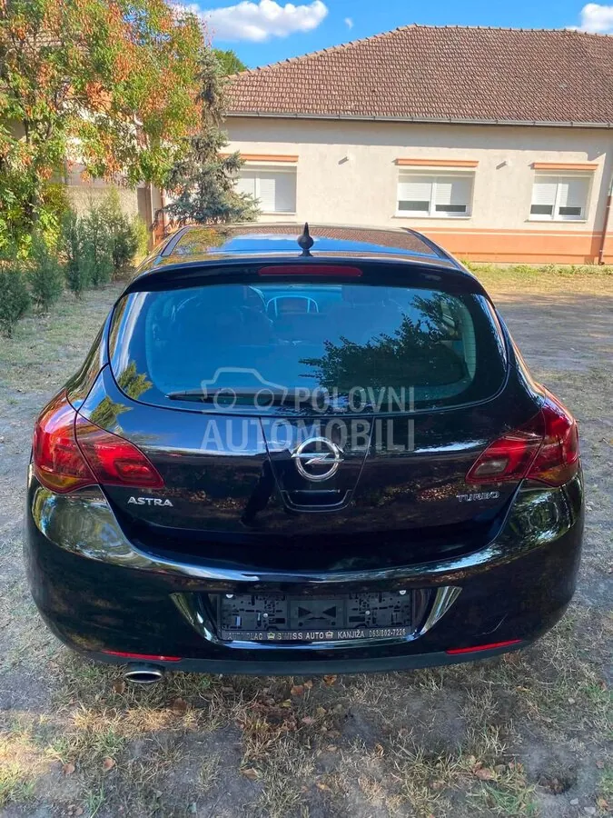 Opel Astra J 2011 photo 5
