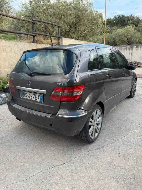 Mercedes-Benz B-Class 2008 photo 2