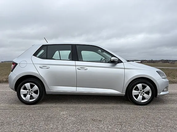 Skoda Fabia 2015 photo 4