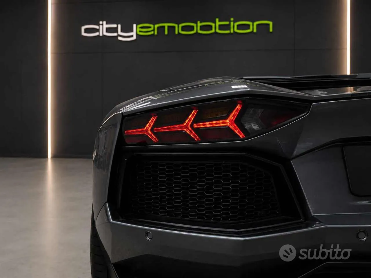 Lamborghini Aventador 2013 photo 4