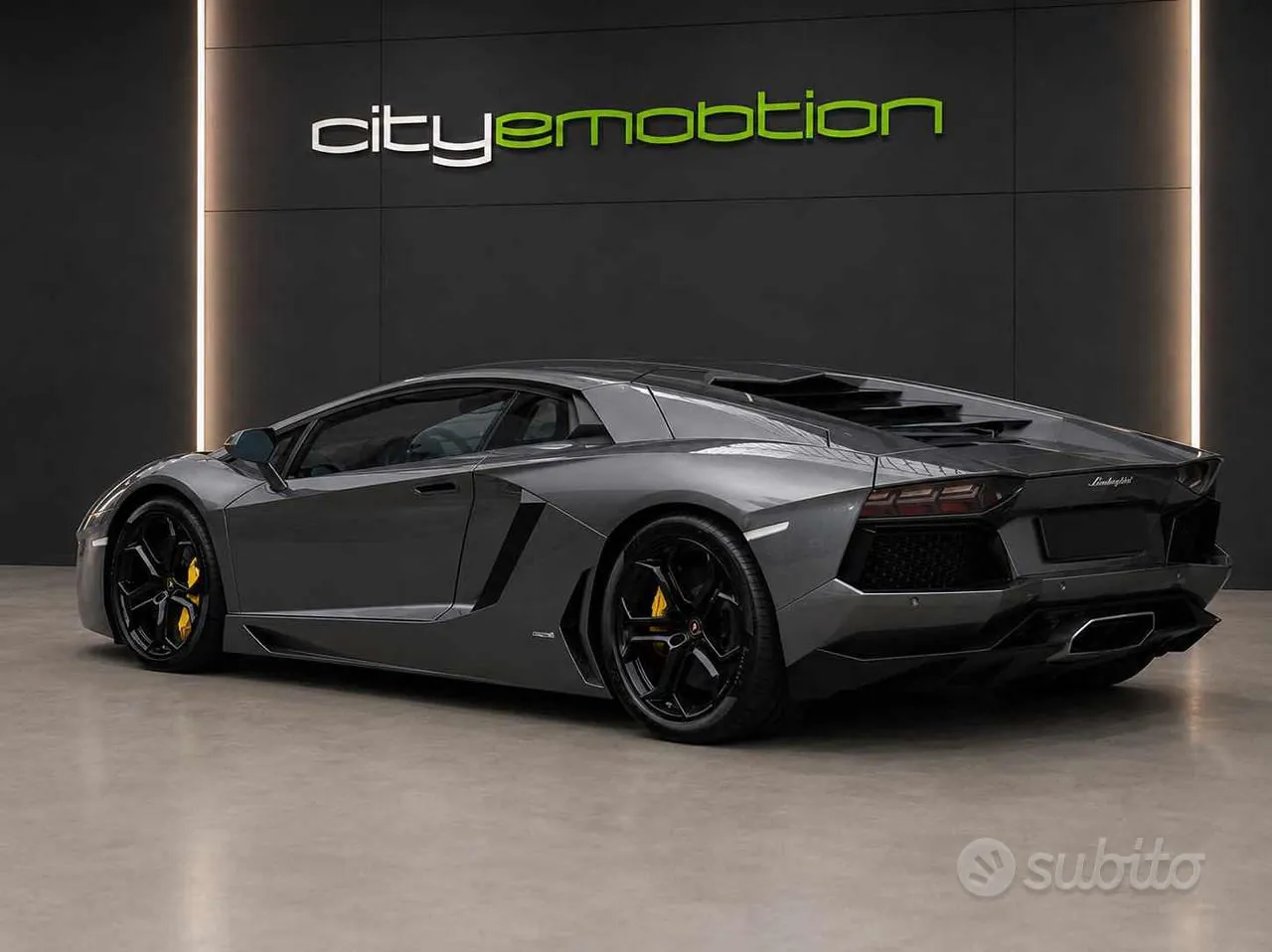 Lamborghini Aventador 2013 photo 2