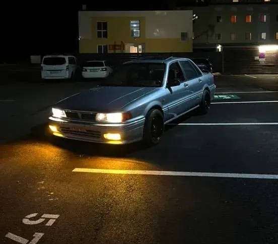 Mitsubishi Galant