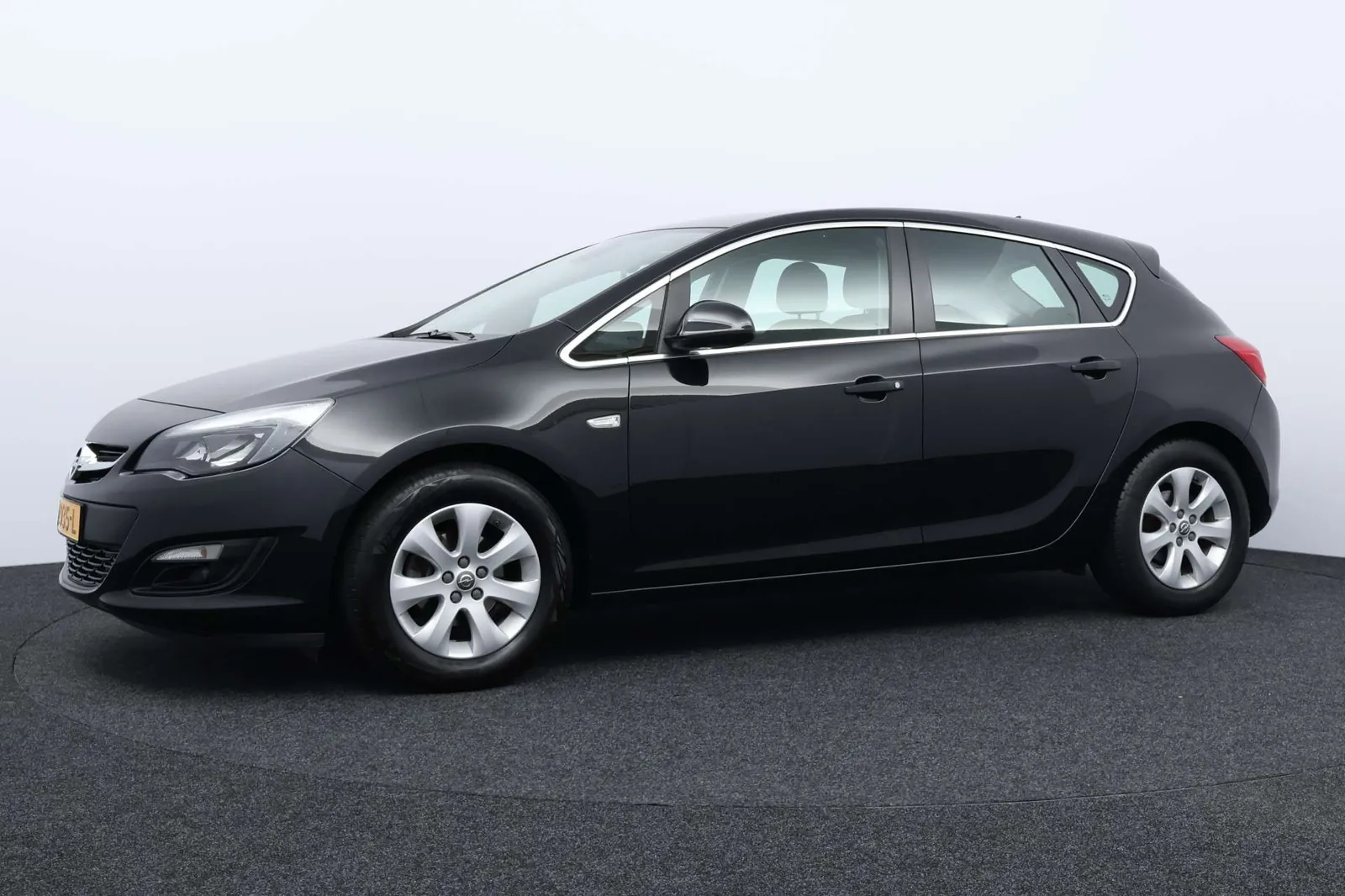 Opel Astra 2015 photo 3