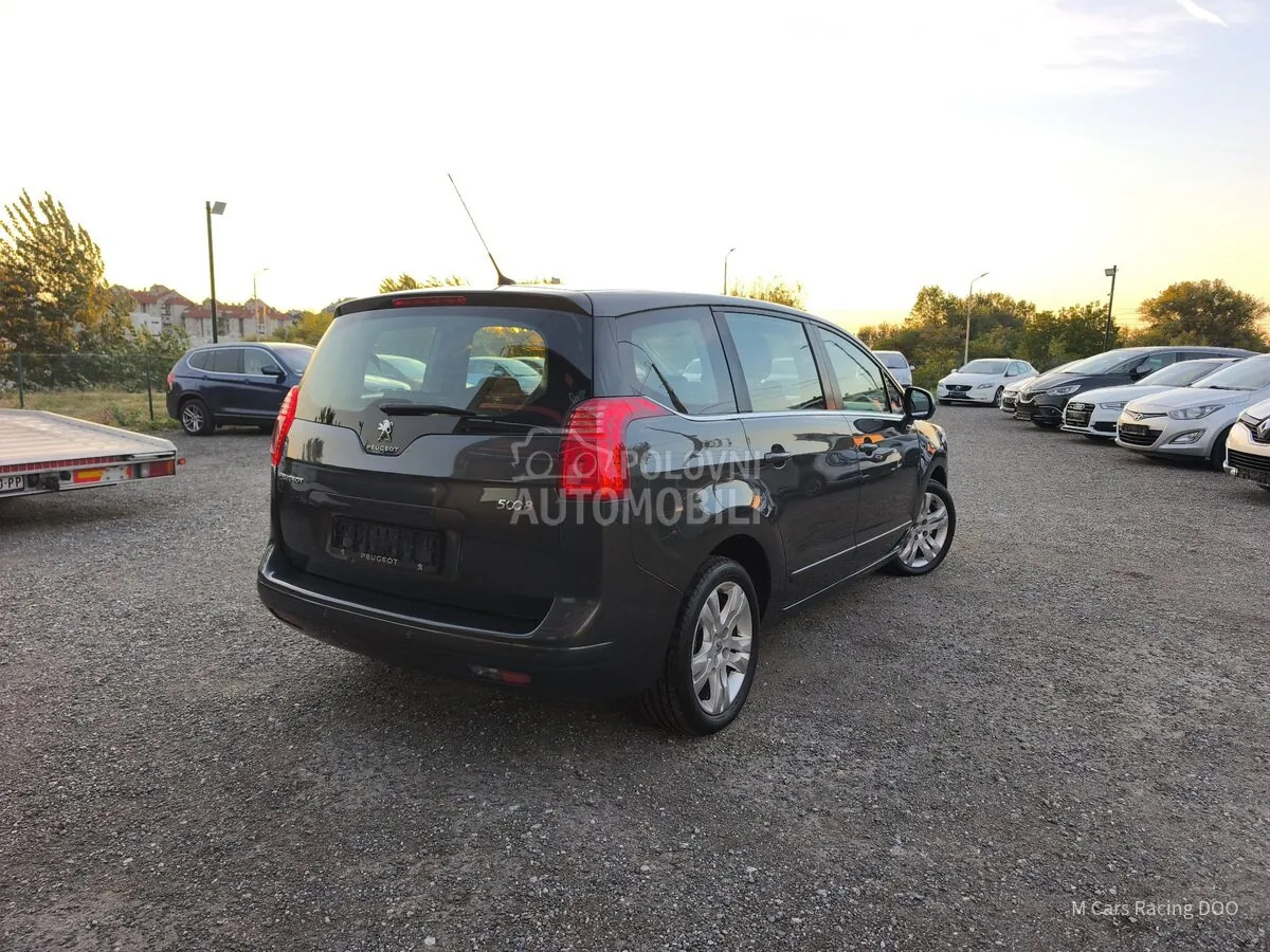Peugeot 5008 2011 photo 2