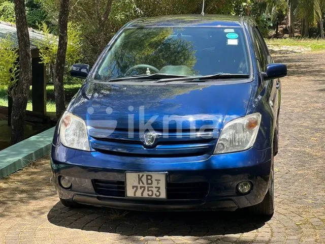 Toyota Ist 2003 photo 2