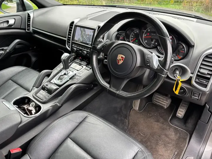 Porsche Cayenne 2013 photo 2