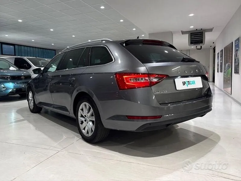 Skoda Superb 2023 photo 3