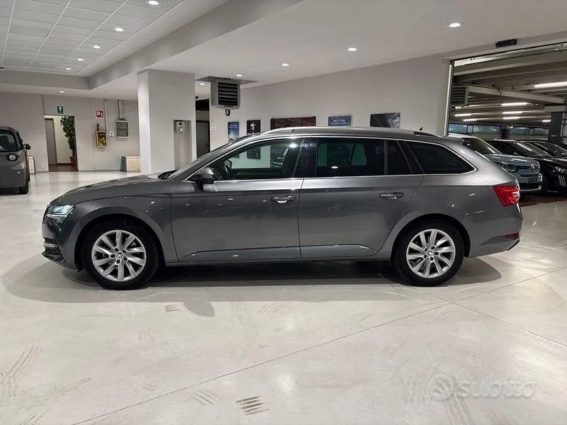 Skoda Superb 2023 photo 2
