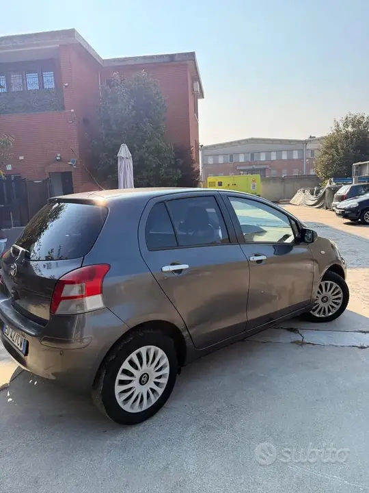 Toyota Yaris 2010 photo 5