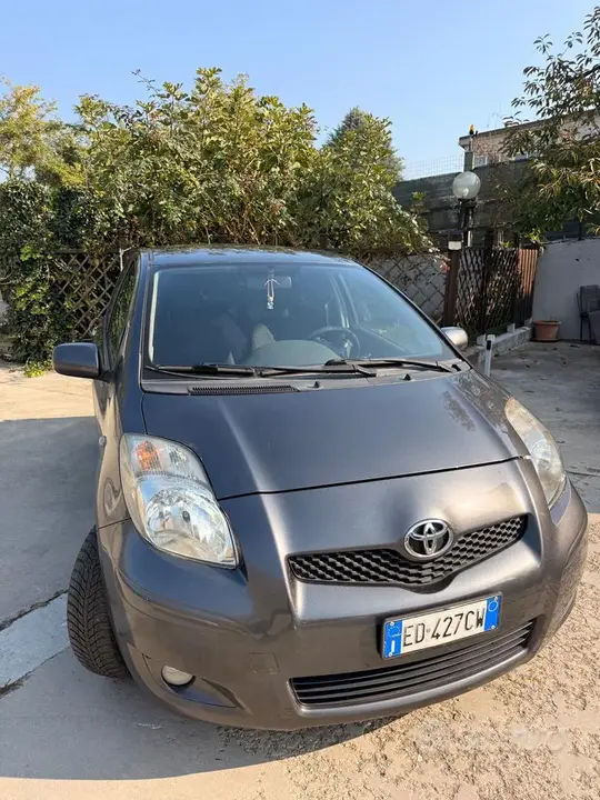 Toyota Yaris 2010 photo 2