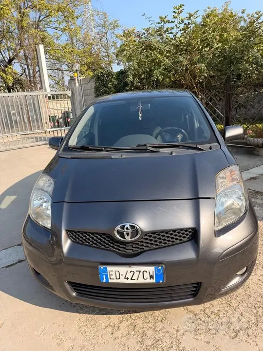 Toyota Yaris 2010 photo 3