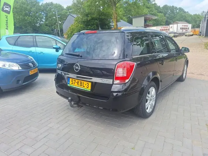 Opel Astra 2009 photo 3