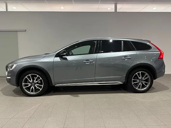 Volvo V60 Cross Country 2017 photo 2