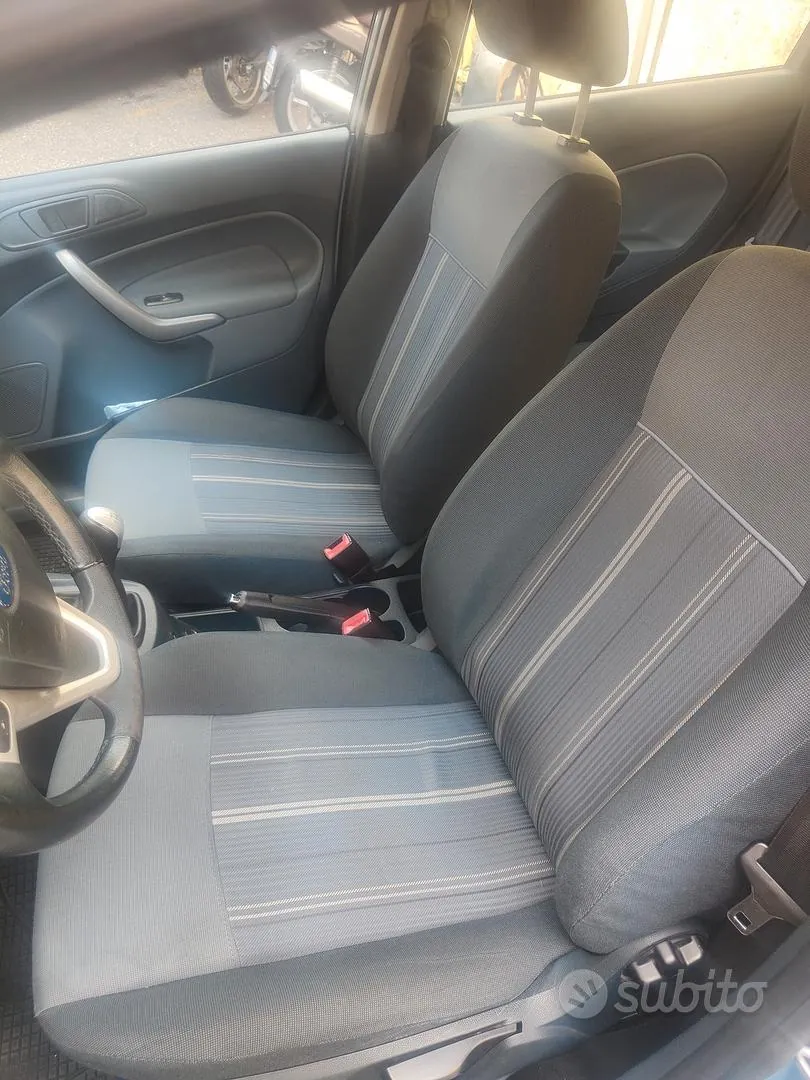 Ford Fiesta 2009 photo 2