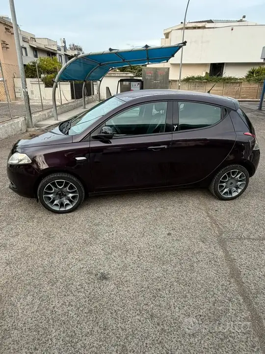 Lancia Ypsilon