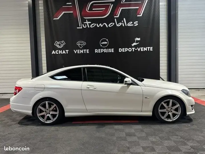 Mercedes-Benz C-Class 2011 photo 3