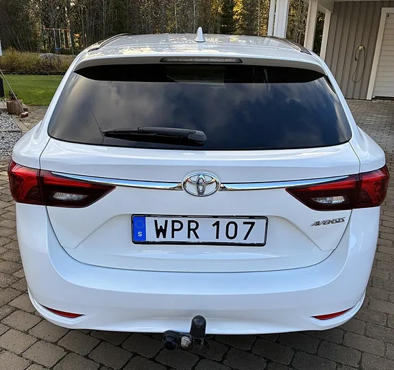 Toyota Avensis 2018 photo 5