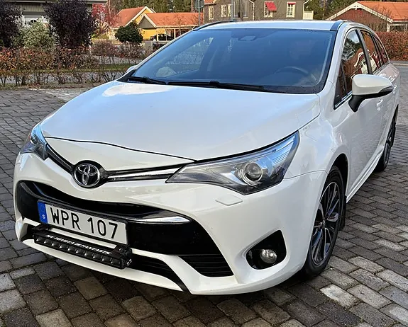 Toyota Avensis 2018 photo 2