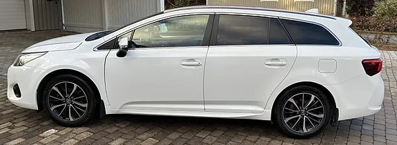 Toyota Avensis 2018 photo 4