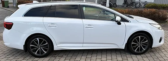 Toyota Avensis 2018 photo 3