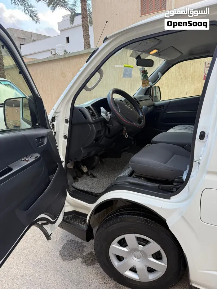 Toyota Hiace Ultra 2023 photo 3