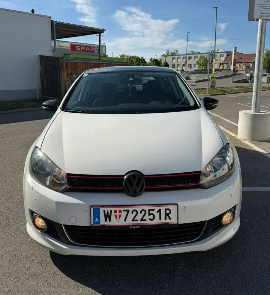 Volkswagen Golf 2010 photo 2