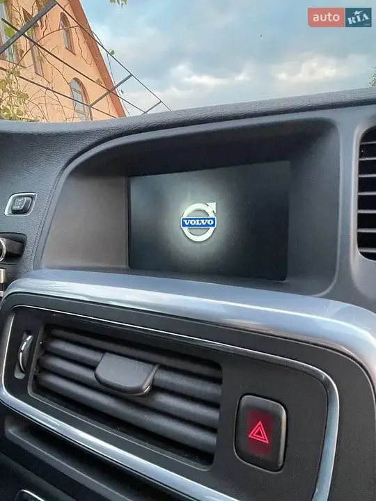 Volvo V60 2015 photo 3