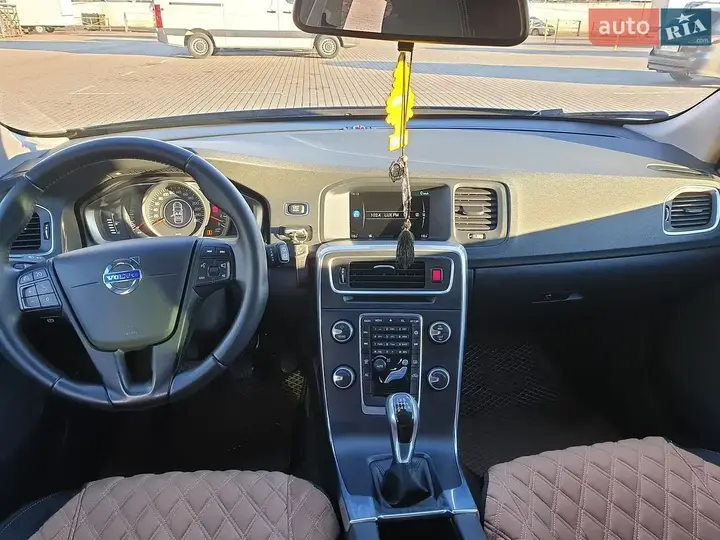 Volvo V60 2015 photo 5
