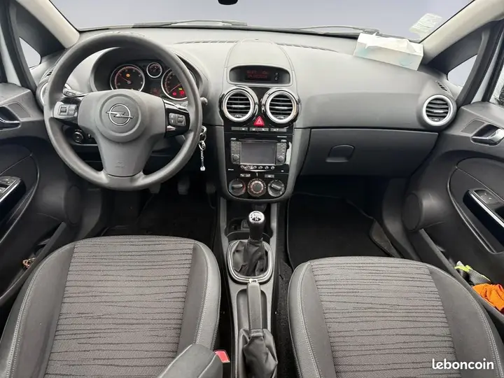 Opel Corsa 2014 photo 2