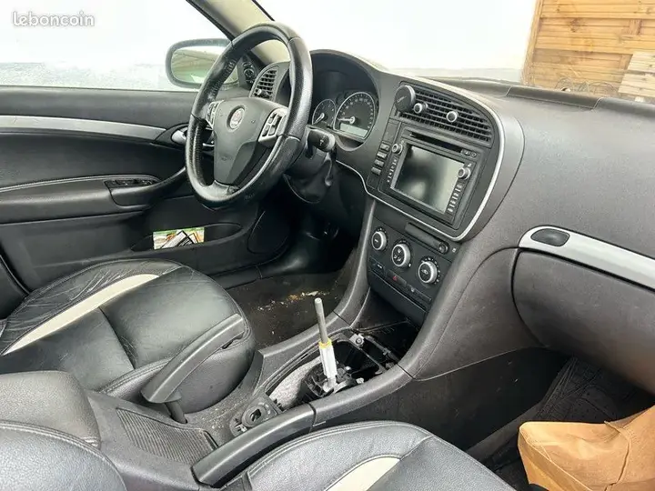 Saab 9-3 2010 photo 3