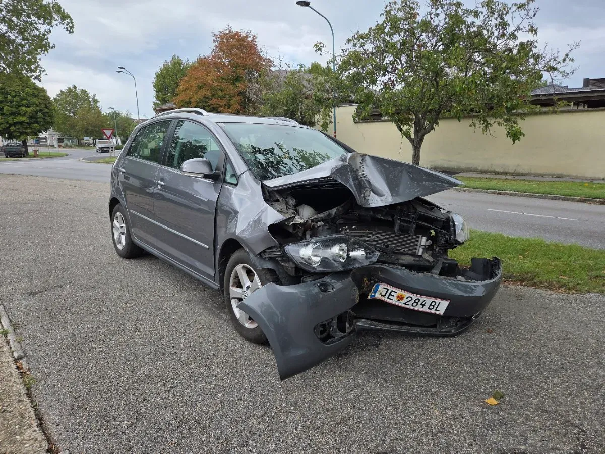 Volkswagen Golf 2010 photo 2