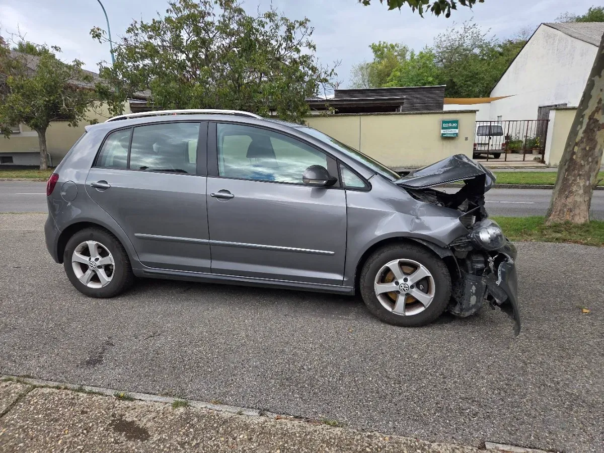 Volkswagen Golf 2010 photo 3