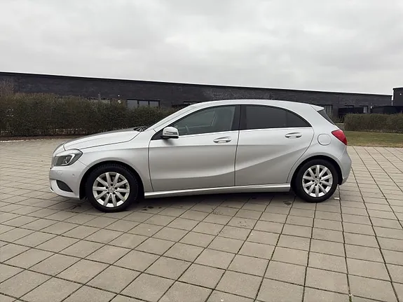 Mercedes-Benz A200 2015 photo 3