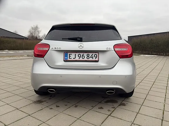 Mercedes-Benz A200 2015 photo 4