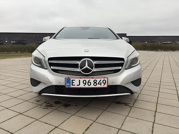 Mercedes-Benz A200 2015 photo 2