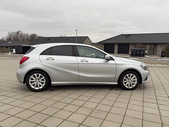 Mercedes-Benz A200 2015 photo 5