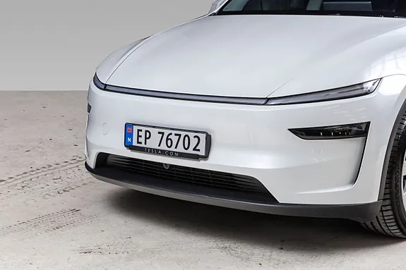 Tesla Model Y 2025 photo 5