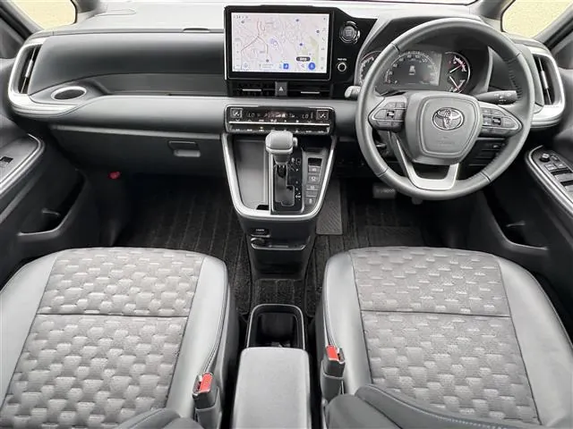 Toyota Voxy 2024 photo 2