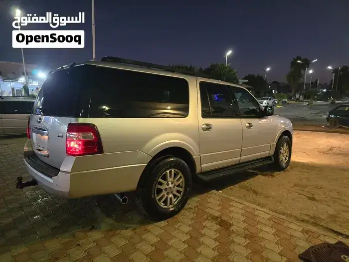 Ford Expedition 2011 photo 2