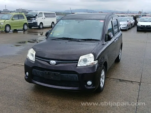 Toyota Sienta 2013 photo 2