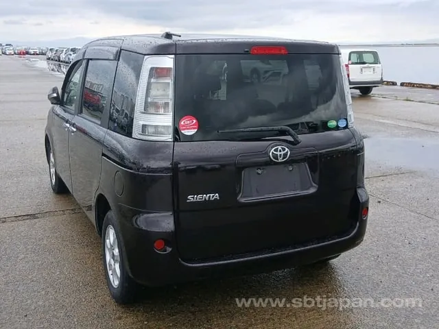 Toyota Sienta 2013 photo 3