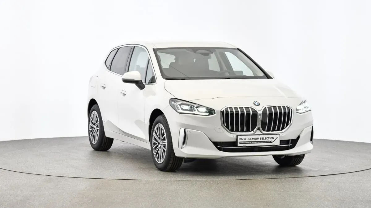 BMW 2 Series 2024 photo 2