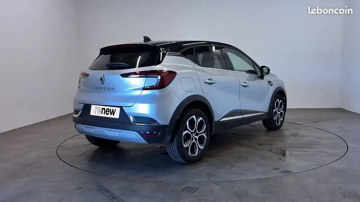Renault Captur 2023 photo 2