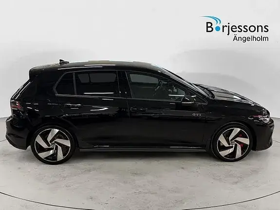 Volkswagen Golf I 2026 photo 2