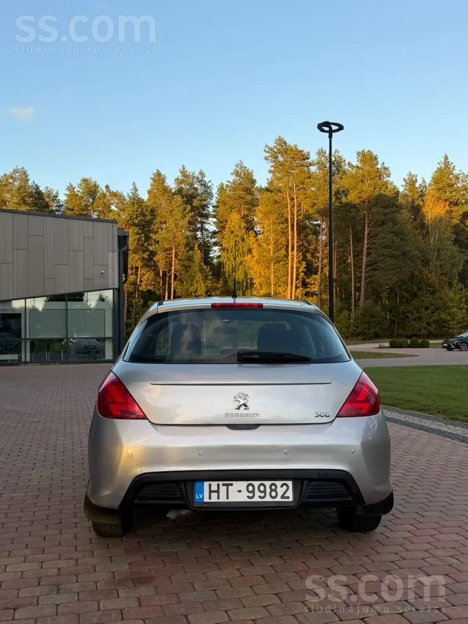 Peugeot 308 2011 photo 3