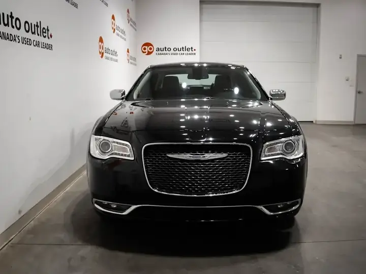 Chrysler 300 2020 photo 2